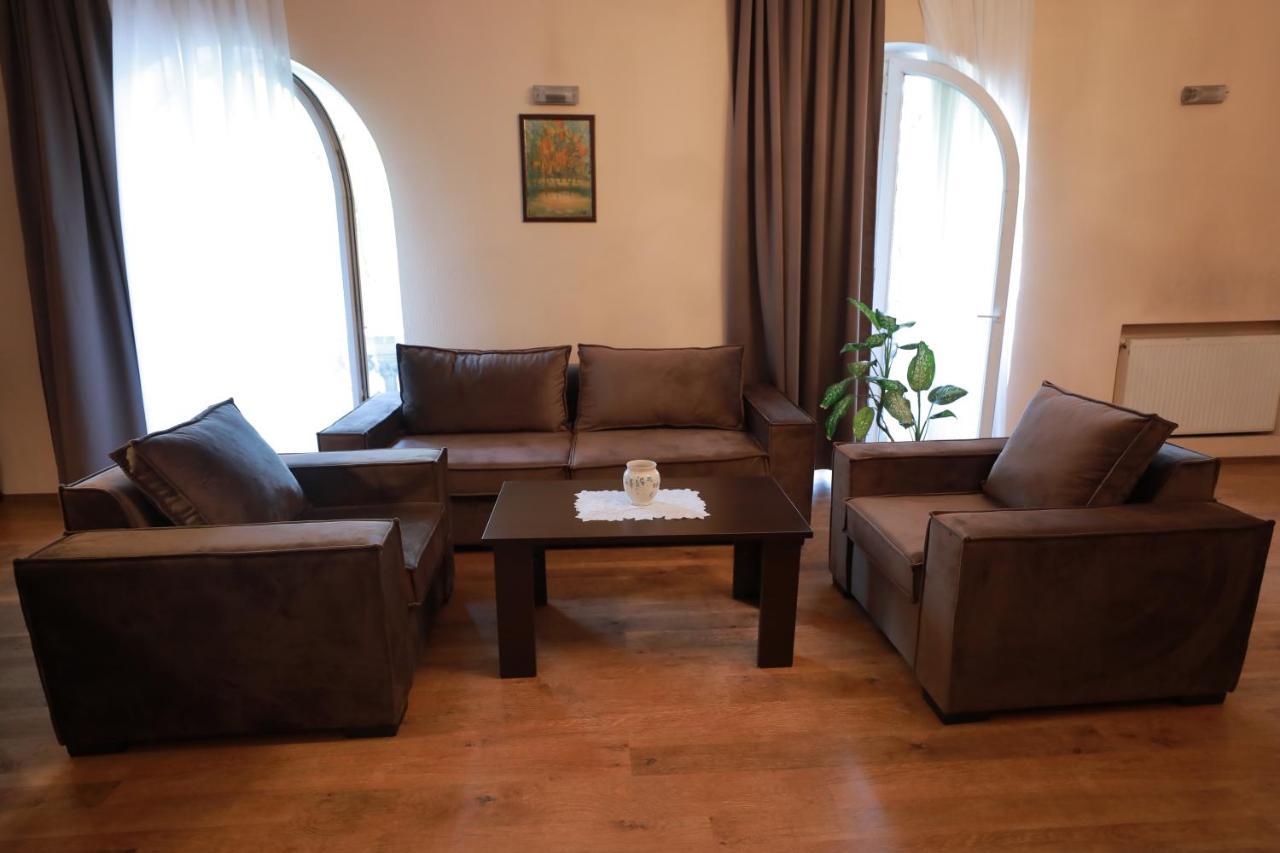 Apartment At 12 Baratashvili Street Tbilisi ภายนอก รูปภาพ