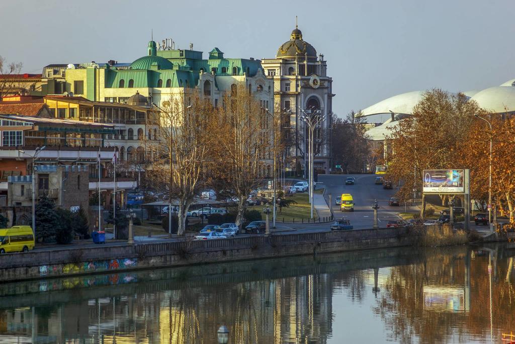 Apartment At 12 Baratashvili Street Tbilisi ภายนอก รูปภาพ