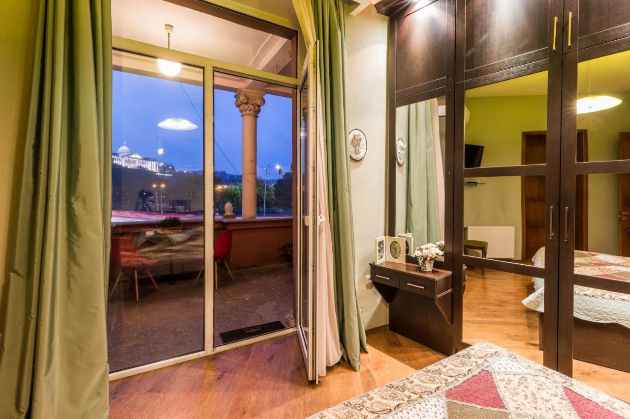 Apartment At 12 Baratashvili Street Tbilisi ภายนอก รูปภาพ