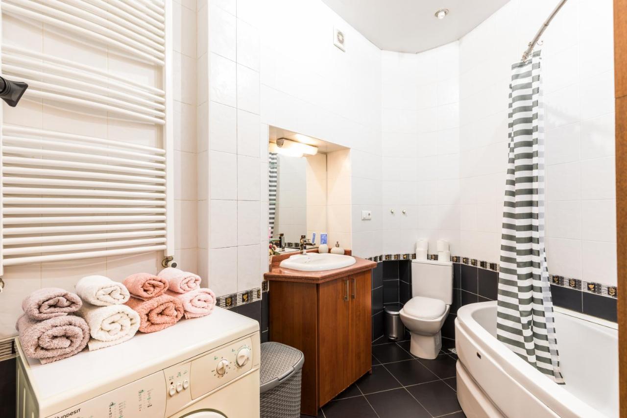 Apartment At 12 Baratashvili Street Tbilisi ภายนอก รูปภาพ