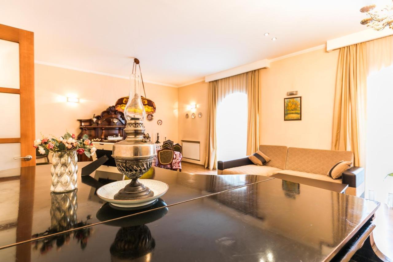 Apartment At 12 Baratashvili Street Tbilisi ภายนอก รูปภาพ