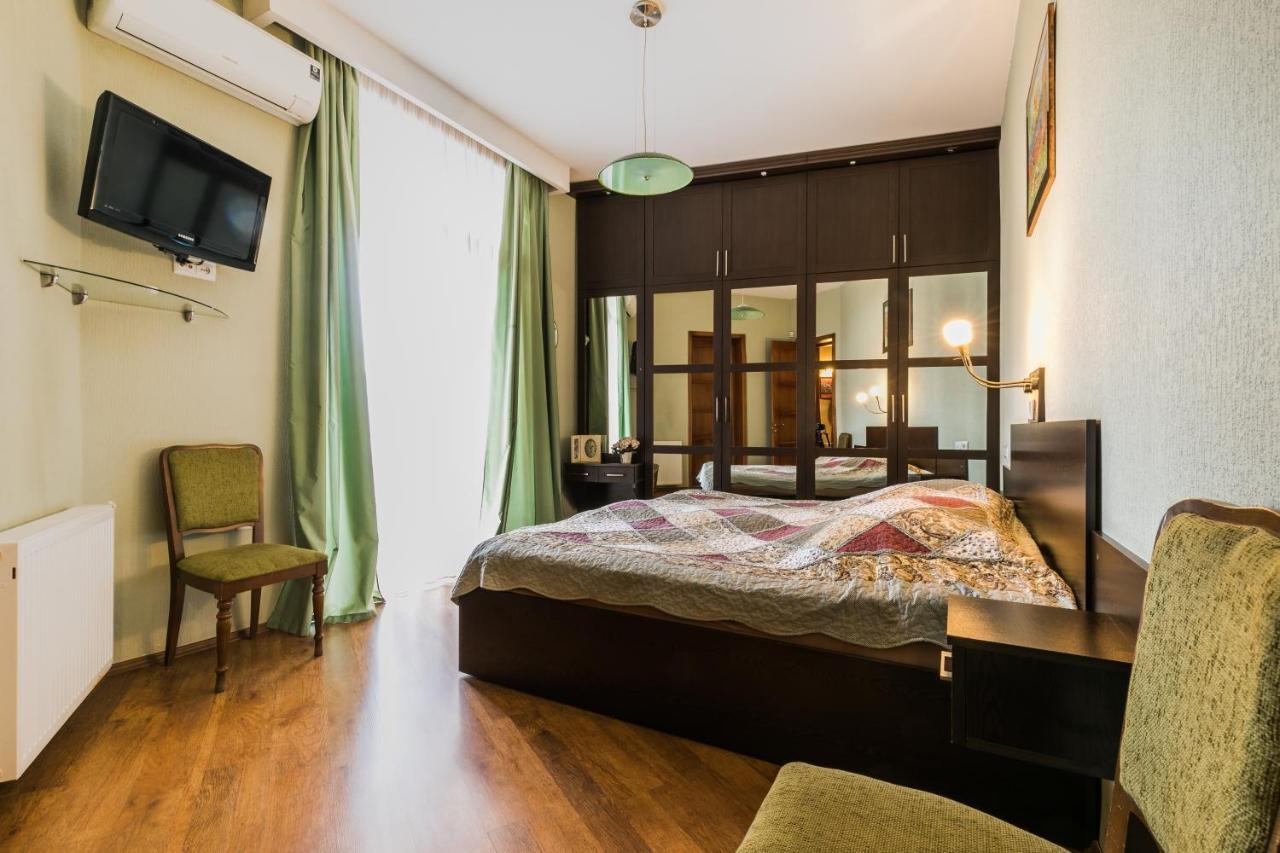 Apartment At 12 Baratashvili Street Tbilisi ภายนอก รูปภาพ